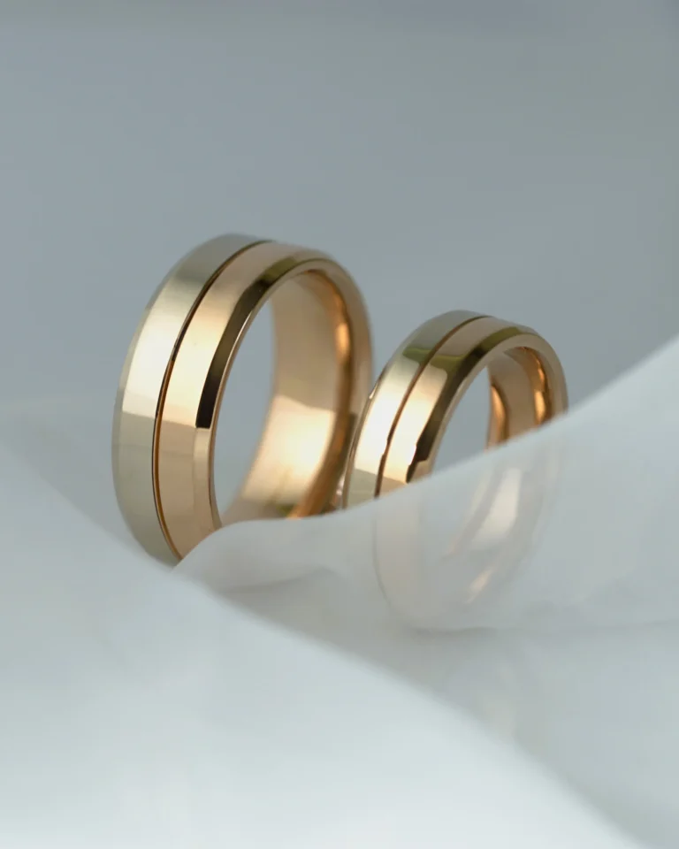 Laulību gredzeni divas krāsas