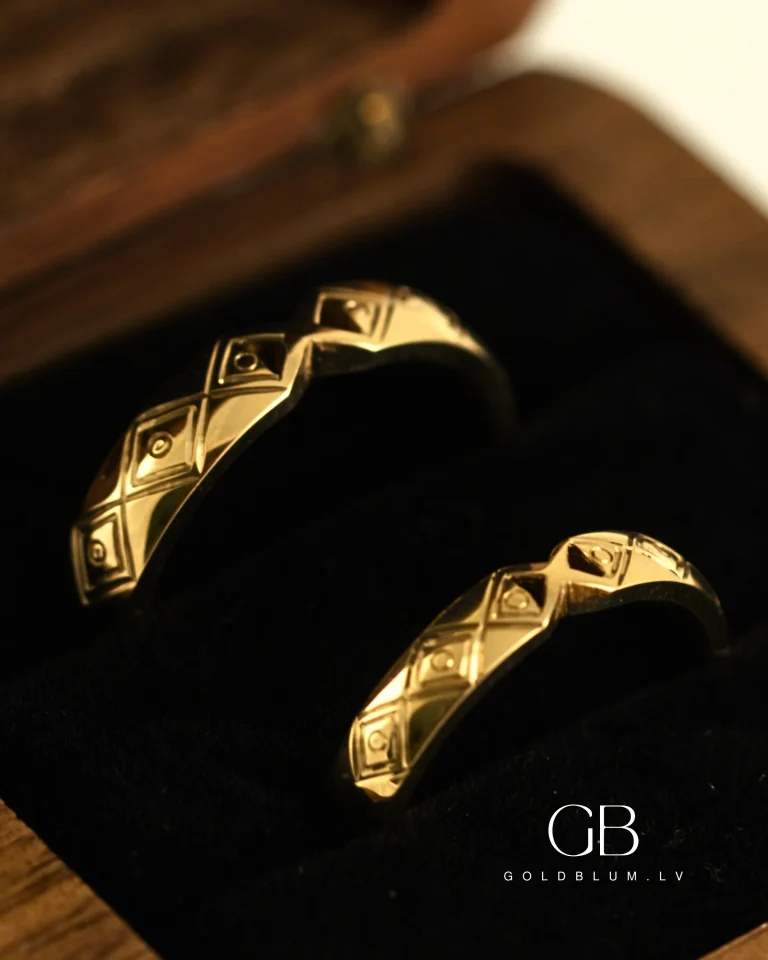 zelta laulības gredzeni ar gravējumu