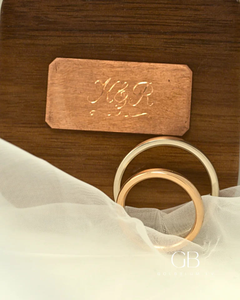 zelta laulības gredzeni