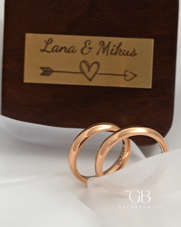 zelta laulības gredzeni ar gravējumu